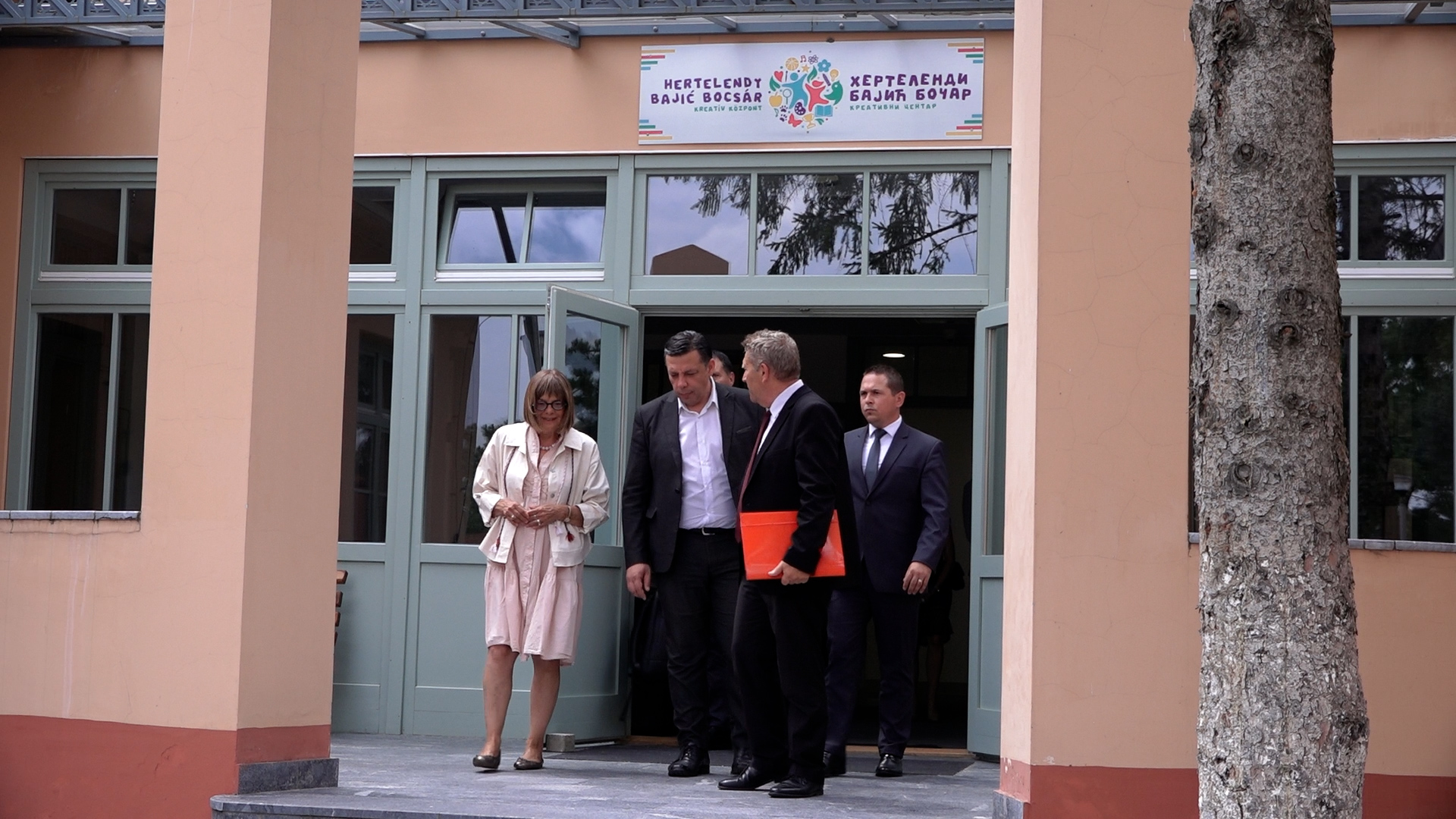 Novi Becej, predsednik Pokrajinske vlade Maja Gojkovic obilazi Kreativni centar „Hertelendi - Bajic” u Bocaru, pokrivanje Novi Becej, predsednik Pokrajinske vlade Maja Gojkovic obilazi Kreativni centar „Hertelendi - Bajic” u Bocaru, pokrivanje